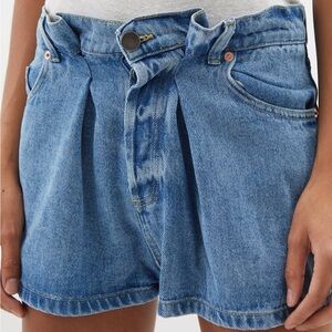 Raey very different and unique style.